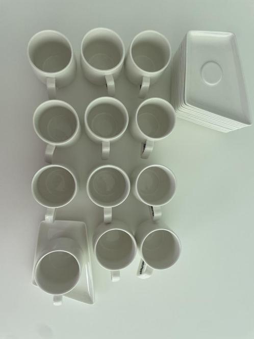 Twaalf kleine cappuccino tassen met onderbord SALT & PEPPER, Huis en Inrichting, Keuken | Servies, Nieuw, Kop(pen) en/of Schotel(s)