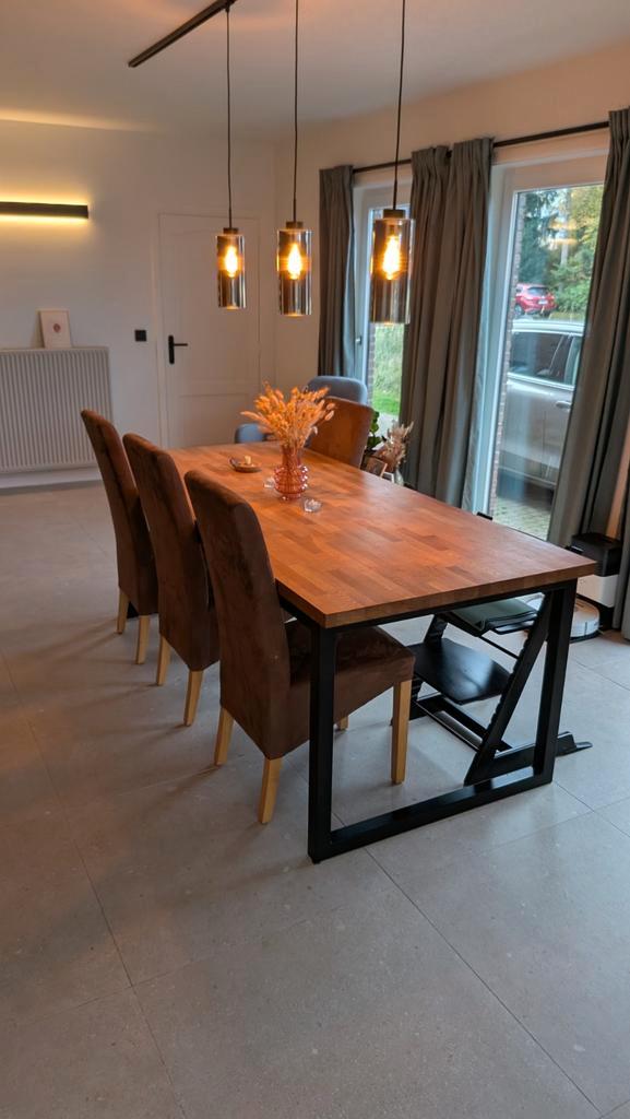 PRIJS VERLAAGD! Eettafel met zwart metalen onderstel, Immo, Op zoek naar een appartement