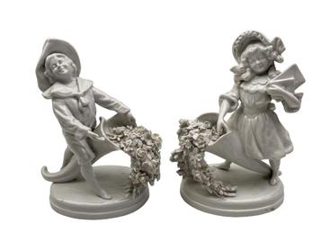 Paar witte porseleinen figuren van Ernst Bohne & Sons beschikbaar voor biedingen