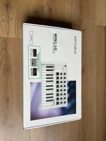 MINILAB mkII universal midi controller beschikbaar voor biedingen