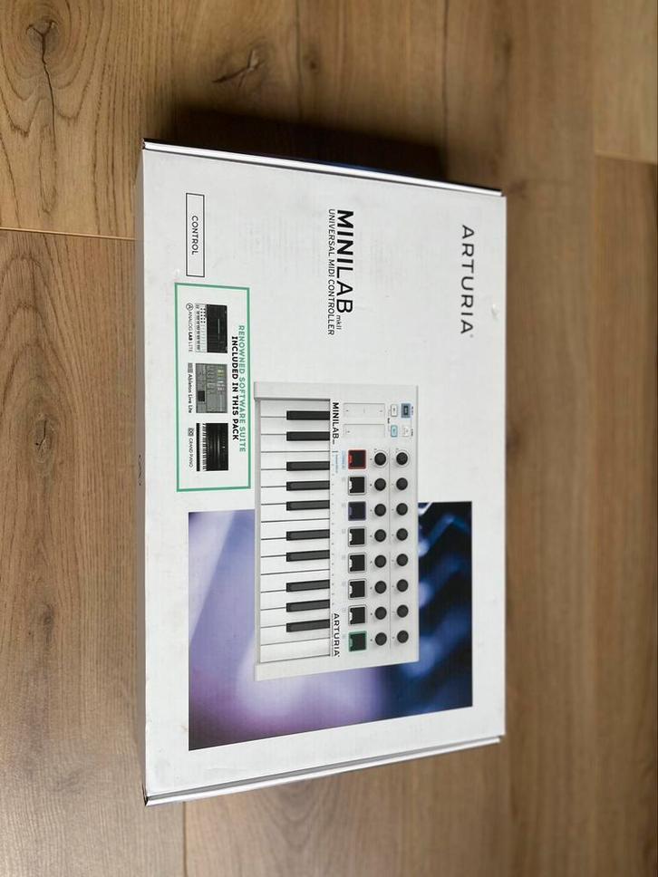 MINILAB mkII universal midi controller, Muziek en Instrumenten, Midi-apparatuur, Nieuw, Ophalen