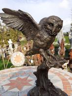 STATUE EN BRONZE SIGNE SUR SOCLE (l'envol de la chouette), Antiquités & Art, Enlèvement ou Envoi, Bronze