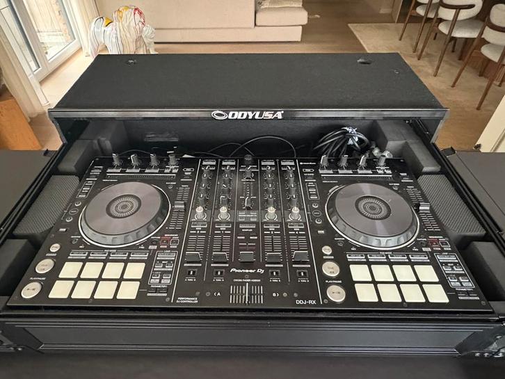 Pioneer DJ DDJ-RX + Flight Case, Muziek en Instrumenten, Dj-sets en Draaitafels, Zo goed als nieuw, Dj-set, Pioneer, Ophalen