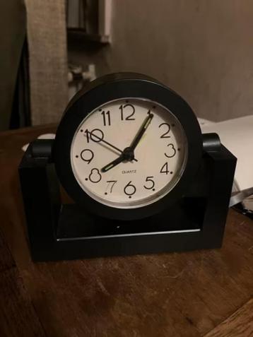 Tafelklok tafel klok quartz zwart beschikbaar voor biedingen