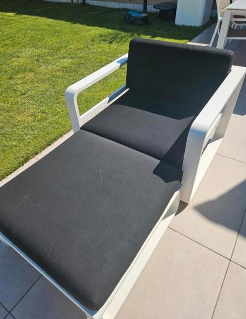 Jati & Kebon loungestoel RENO 1-zit + voetbank/tafeltje, Tuin en Terras, Ligbedden, Zo goed als nieuw, Ophalen