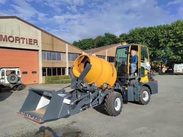 Nieuwe zelfrijdende betonmixer Plus power VTCM-1500