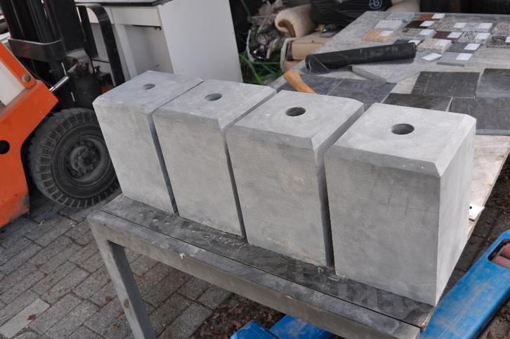 Natuur steen blokje 30cm hoog in 18x18, 21x21 en 23x23, Doe-het-zelf en Bouw, Plinten en Afwerking, Nieuw, Overige typen, Hardsteen