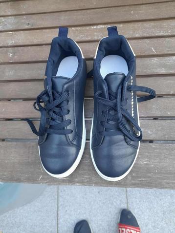 Donkerblauwe sneakers  van 'Damart'  maat 37 beschikbaar voor biedingen