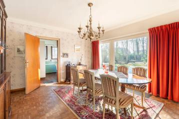 Ovalen Notenhouten antieke Franse Tafel + 6 stoelen beschikbaar voor biedingen