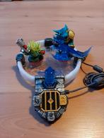 Skylanders trap team (portaal + 2 figuren), Games en Spelcomputers, Ophalen of Verzenden, Zo goed als nieuw