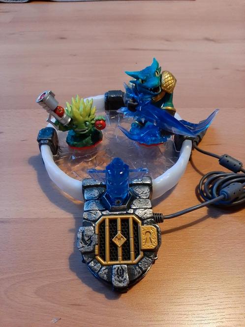 Skylanders trap team (portaal + 2 figuren), Games en Spelcomputers, Games | Sony PlayStation 3, Zo goed als nieuw, Ophalen of Verzenden