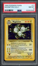 Magneton Holo PSA 8 - 11/62 - Fossil 1999, Hobby en Vrije tijd, Verzamelkaartspellen | Pokémon, Verzenden, Zo goed als nieuw, Losse kaart