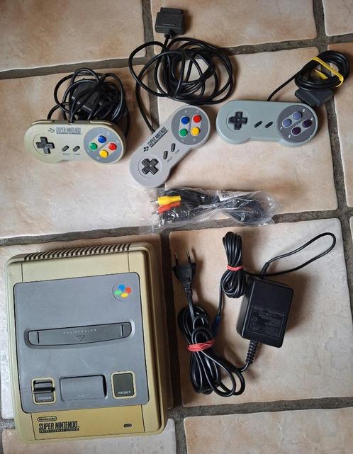 Super Nintendo (SNES) + 6 spellen, Games en Spelcomputers, Spelcomputers | Nintendo Super NES, Gebruikt, Met 3 controllers of meer