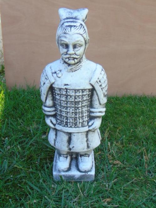 beeld van een Chinese krijger in gepatineerde steen, nieuw!, Tuin en Terras, Tuinbeelden, Nieuw, Boeddhabeeld, Steen, Ophalen of Verzenden