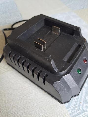 Lader voor Makita 18v batterij beschikbaar voor biedingen