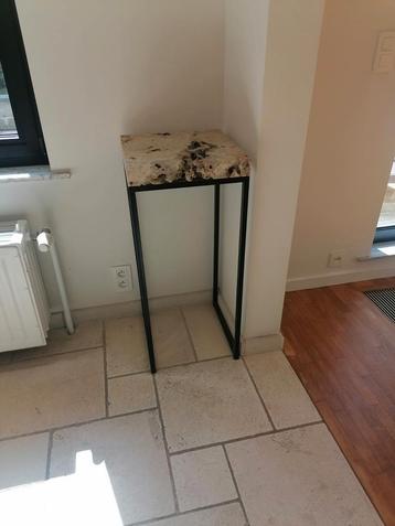 Speciale hoektafel beschikbaar voor biedingen