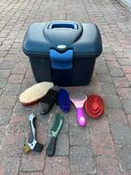 Box met paarden verzorgings borstels, Ophalen, Gebruikt