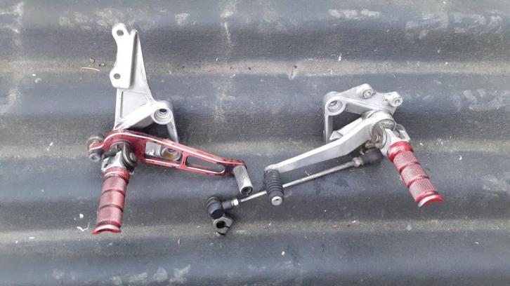 Platines repose pieds Suzuki SV 650 carbus (1999-2002), Motoren, Onderdelen | Suzuki, Ophalen of Verzenden