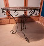 Table ronde VINTAGE en fer forgé et dessus en osier 70 cm, Enlèvement, Comme neuf, Rond