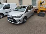 Toyota Yaris hybride elektrisch/benzine, Auto's, Toyota, Te koop, Zilver of Grijs, Stadsauto, Hybride Elektrisch/Benzine