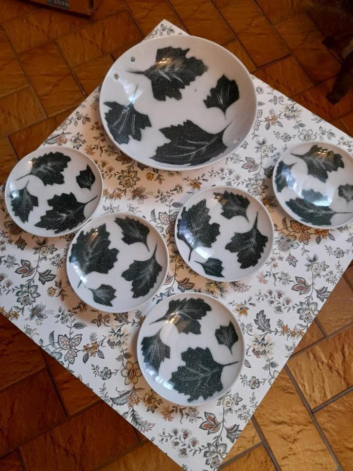 Bol et 5 assiettes japonaises, motif de feuilles mouchetées, Antiek en Kunst, Antiek | Keramiek en Aardewerk, Ophalen