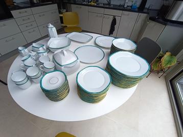 Compleet porseleinservies 15 couverts, 84 stuks beschikbaar voor biedingen