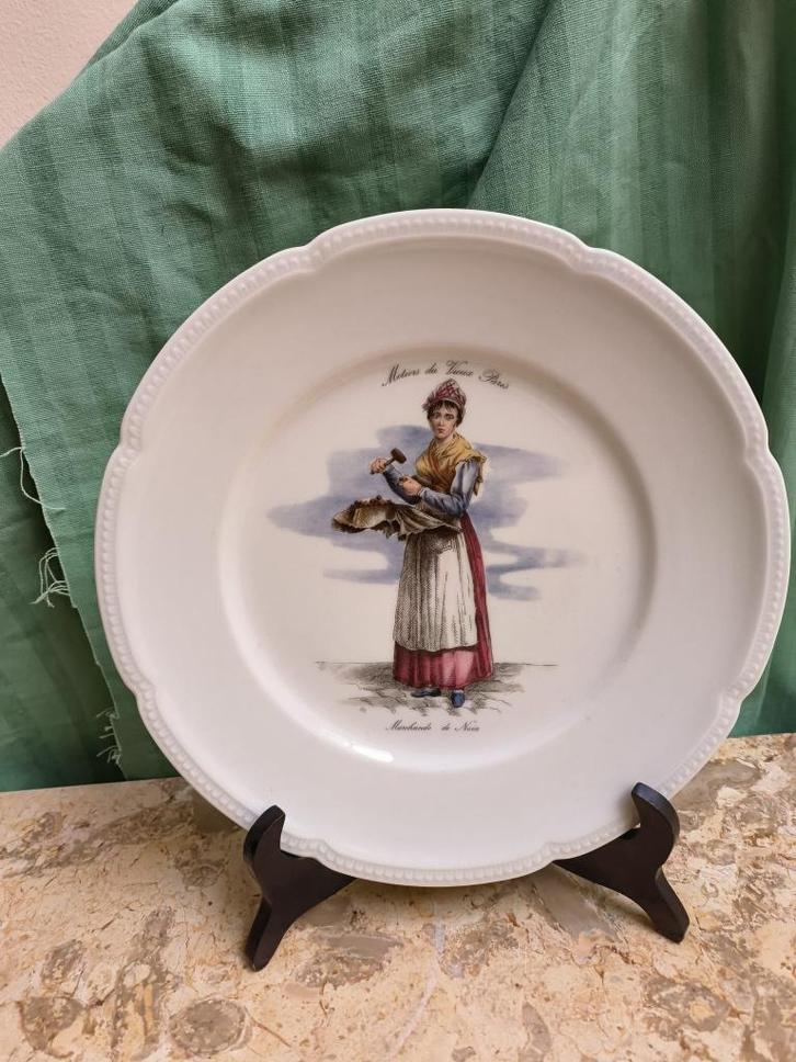 Porcelaine sierbord "Marchands de Noir", Antiquités & Art, Antiquités | Porcelaine, Enlèvement ou Envoi