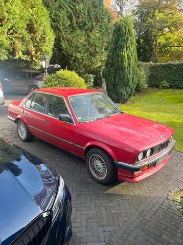 BMW E30 1985 opknapper of voor onderdelen beschikbaar voor biedingen