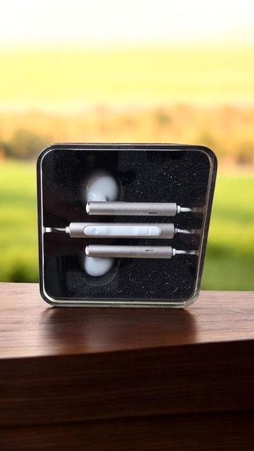 Oortjes voor elk audio apparaat beschikbaar voor biedingen