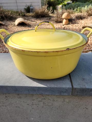 Grande casserole fonte émaillée jaune beschikbaar voor biedingen