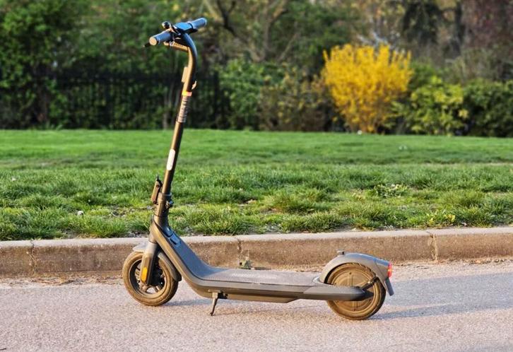 Trottinette NINEBOT E2 Pro, Vélos & Vélomoteurs, Trottinettes, Utilisé, Enlèvement