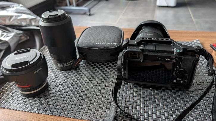 Appareil photo Sony A6400 avec objectifs & équipements, Audio, Tv en Foto, Fotografie | Professionele apparatuur, Refurbished