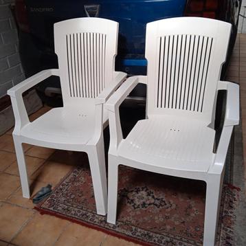 2 chaises de jardin en PVC, en parfait état, âgées de seulem, Enlèvement