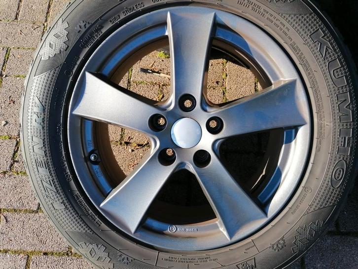 Hyundai Tucson 17 inch winterbanden op velgen, Auto-onderdelen, Banden en Velgen, Velg(en), Winterbanden, 17 inch, Ophalen