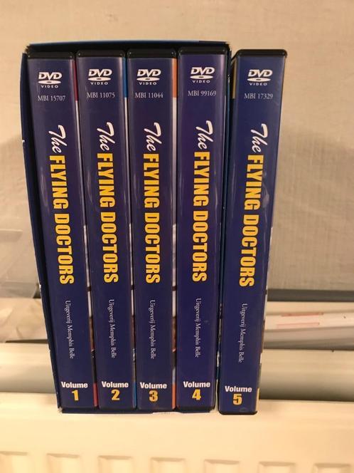 DVD Flying Doctors Vol 1-5, CD & DVD, DVD | TV & Séries télévisées, Comme neuf, Autres genres, Coffret, Tous les âges, Enlèvement ou Envoi