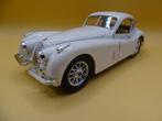 Jaguar XK-120 (1948) 1:24 Bburago, Ophalen of Verzenden, Zo goed als nieuw, Auto, Burago
