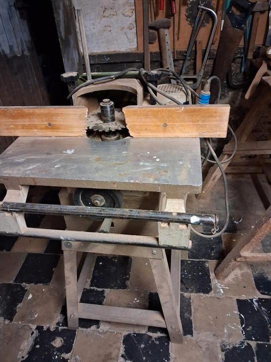 Toupie électrique, Articles professionnels, Machines & Construction | Travail du bois, Enlèvement