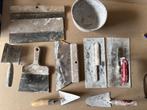 Bak met plakkers- en pleistermateriaal + 3 sleeplatten, Doe-het-zelf en Bouw, Ophalen of Verzenden