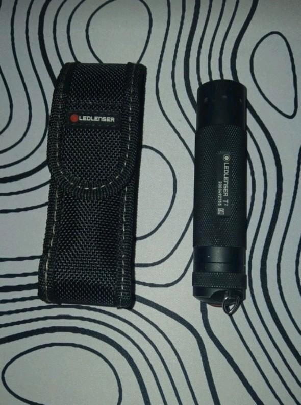 Ledlenser T2 zaklamp – werkt perfect + hoes inbegrepen, Caravans en Kamperen, Zaklampen, Zo goed als nieuw, Batterij, Ophalen of Verzenden