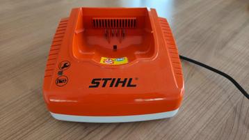 STIHL Acculader AL100.  Prima staat! Met of zonder accu! beschikbaar voor biedingen