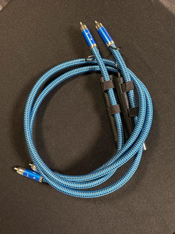 Audioquest Sky 72v DBS RCA 1.0m paar incl. Nieuwe batterijen, Audio, Tv en Foto, Audiokabels en Televisiekabels, Zo goed als nieuw