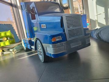 Rc truck 1:8 met aanhangwagen beschikbaar voor biedingen