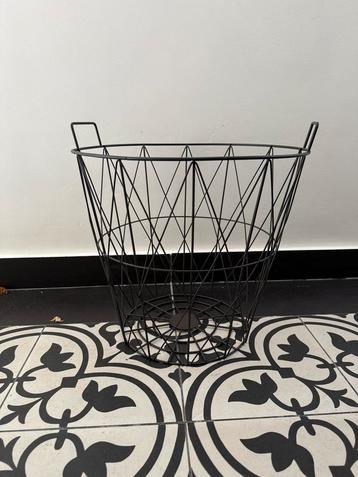 Draadmand metaal beschikbaar voor biedingen