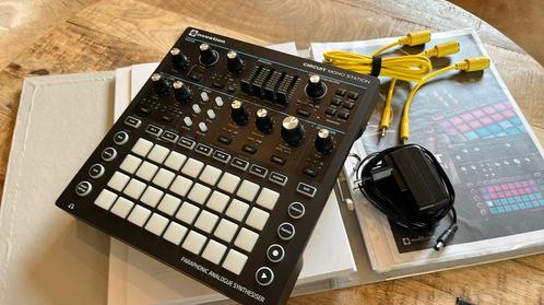 Novation Circuit Mono Station + toebehoren, Muziek en Instrumenten, Synthesizers, Zo goed als nieuw, Ophalen
