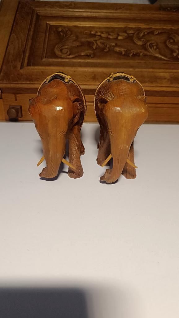 Set van 2 uitgesneden houten olifanten, Antiek en Kunst, Kunst | Beelden en Houtsnijwerken, Ophalen of Verzenden