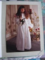 Vintage plechtige communie foto meisje in fotograaf mapje, Verzamelen, 1980 tot heden, Foto, Ophalen of Verzenden, Zo goed als nieuw