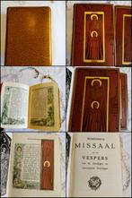 Religieuze boeken Romeinsch Missaal en Eere van God., Antiek en Kunst, Ophalen of Verzenden