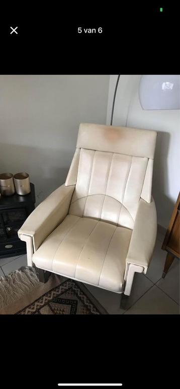 GRATIS dringend af te halen! Vintage relax zetel in skai beschikbaar voor biedingen