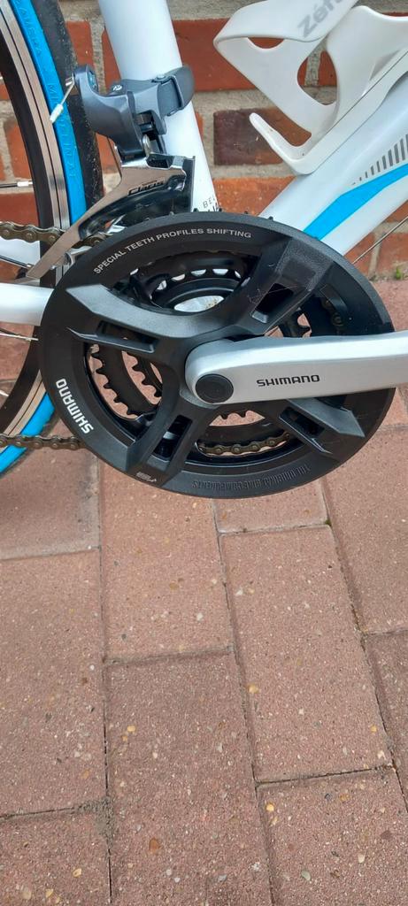 Te koop koersfiets dames wit met blauw, Vélos & Vélomoteurs, Vélos | Femmes | Vélos de sport & de randonnée, Enlèvement