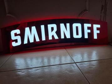 Lichtreclame Smirnoff vodka beschikbaar voor biedingen
